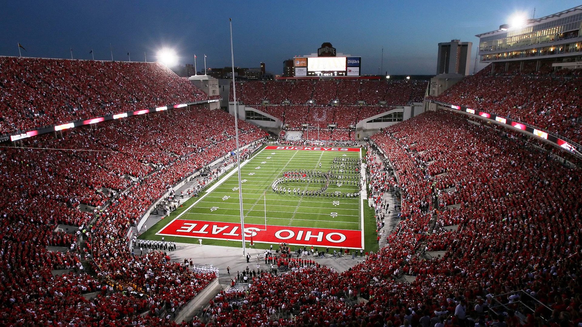 英格兰队成功击败德国，晋级欧国盃四强，英格兰联赛杯欧战