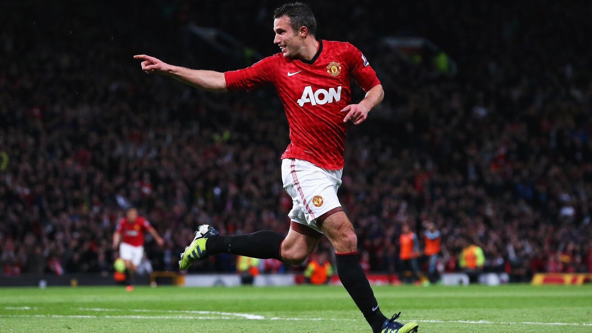 赛场“神级传球”大赏：欧洲足球的美学体现，欧洲足球文化氛围